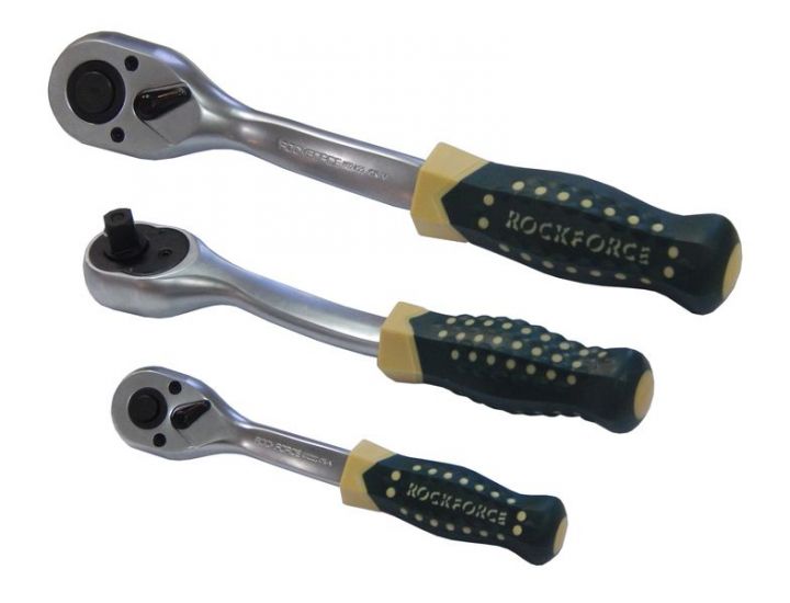 Трещотка реверсивная усиленная изогнутая с резиновой ручкой 1/2" (72зуб.) ROCKFORCE RF-802422 17877