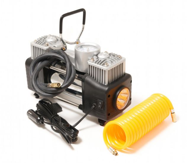 Компрессор поршневой автомобильный двухцилиндровый с фонарем в пластиковом кейсе F-2014360 "FORSAGE" (65л/мин, 23А) 12V Forsage F-2014360 30180